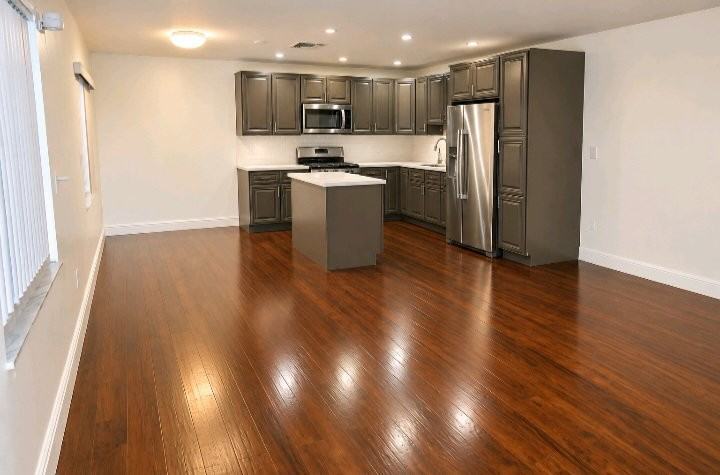 1021 Nw 40th Ave - Photo 2 of 8