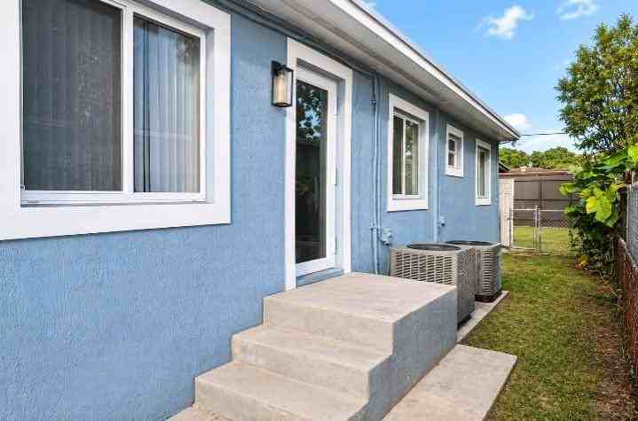 1021 Nw 40th Ave - Photo 3 of 8