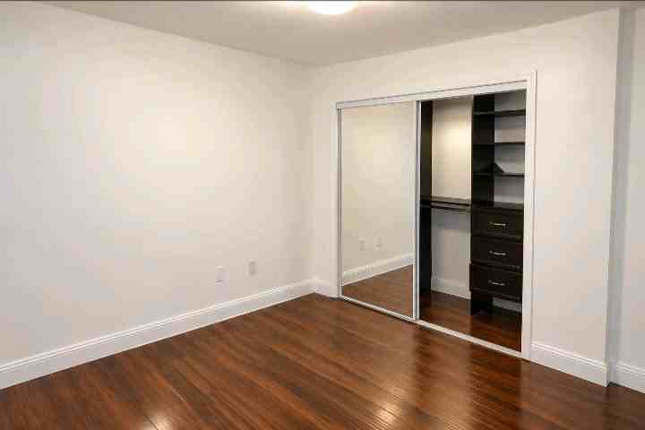 1021 Nw 40th Ave - Photo 6 of 8