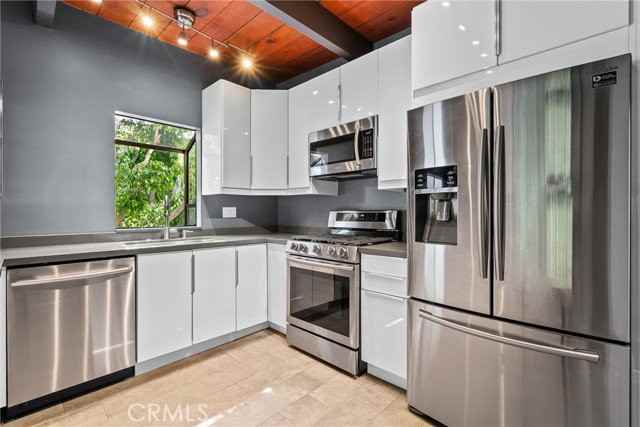 13006 Moorpark St #4 - Photo 6 of 8