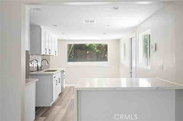 4924 Lowell Ave - Photo 7 of 8