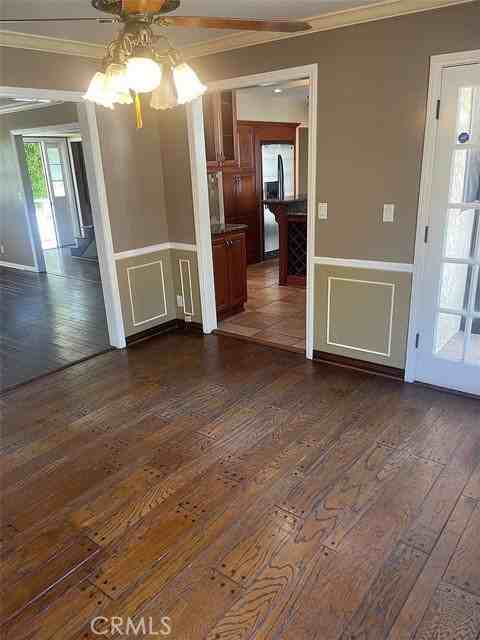 3053 Honolulu Ave - Photo 3 of 8