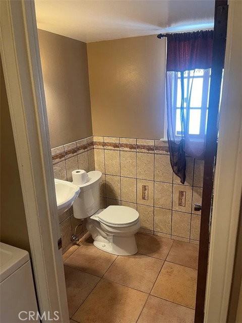 3053 Honolulu Ave - Photo 5 of 8