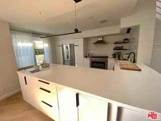 928 19th St #A - Photo 3 of 8
