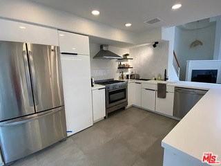 928 19th St #A - Photo 4 of 8