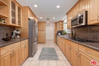 324 S Wetherly Dr - Photo 4 of 8