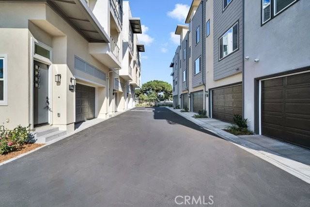 582 E Imperial Ave - Photo 3 of 8