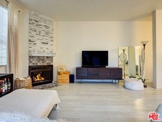 1670 Malcolm Ave #202 - Photo 4 of 8