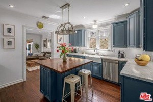 featured image of 2112 Midvale Ave