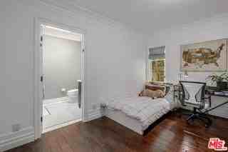 2112 Midvale Ave - Photo 4 of 8