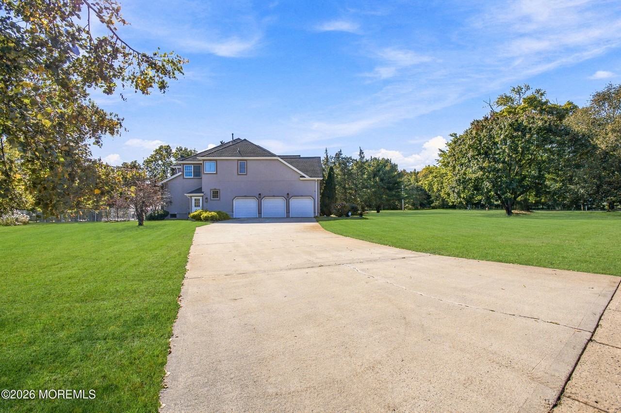 1410 Vincenzo Dr - Photo 3 of 50