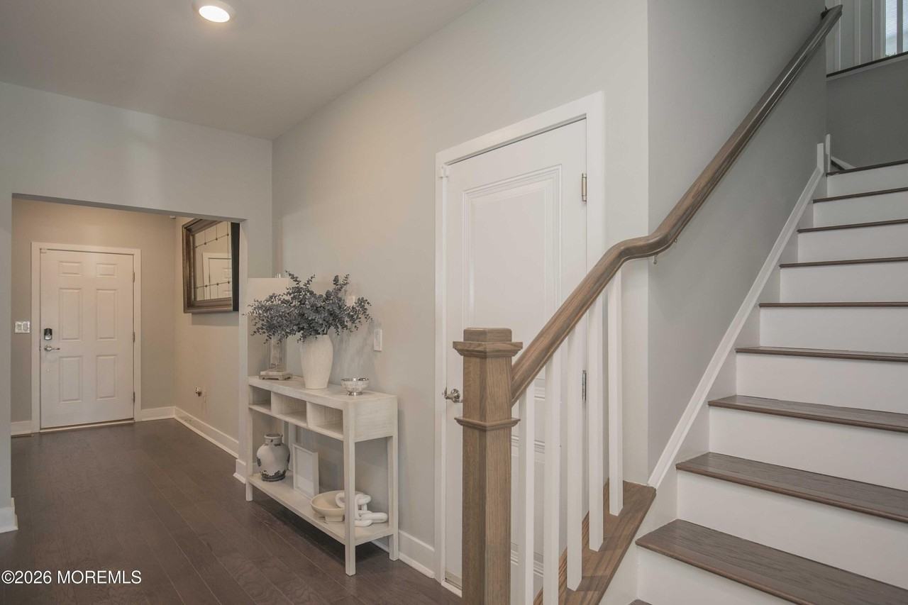 20 Kronenberg St - Photo 4 of 50