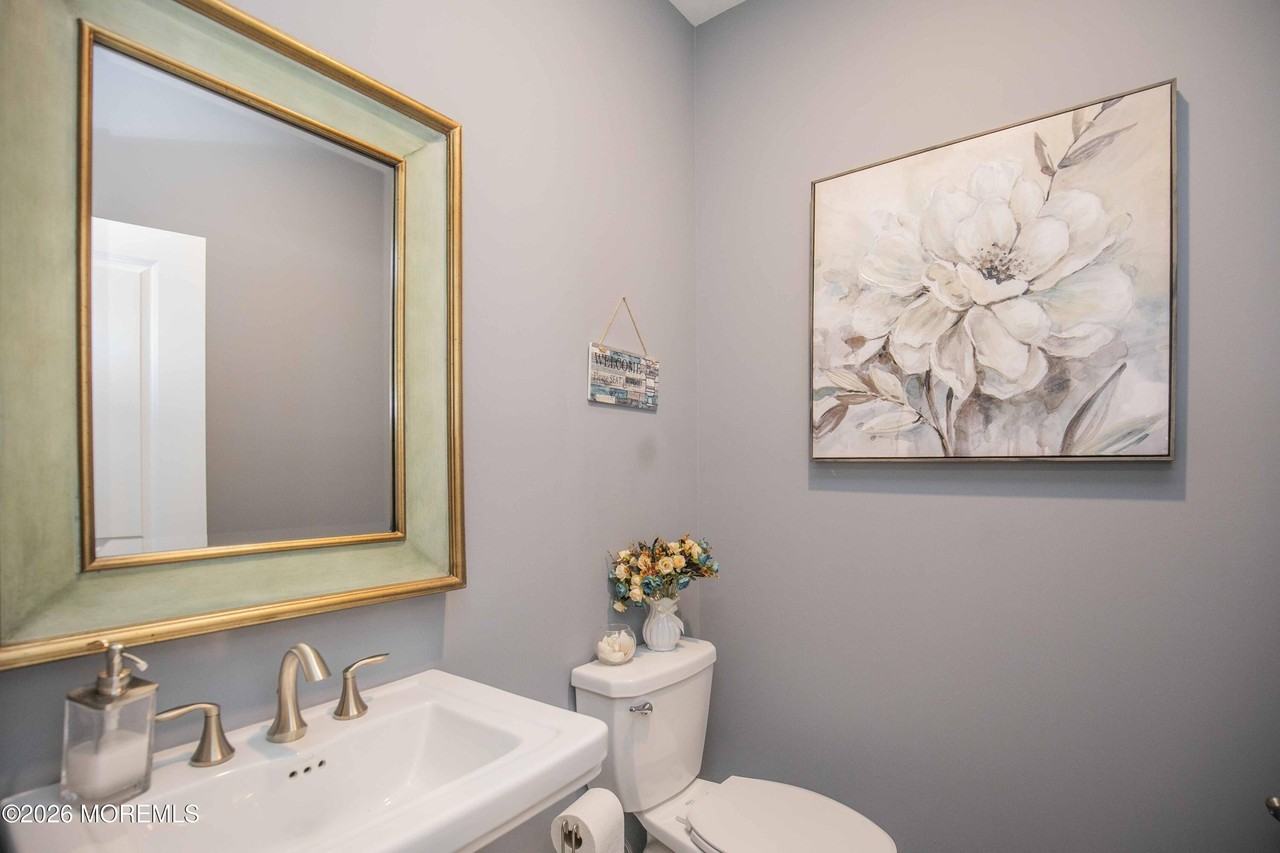 20 Kronenberg St - Photo 7 of 50