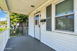 featured image of 437 Willow Ave
