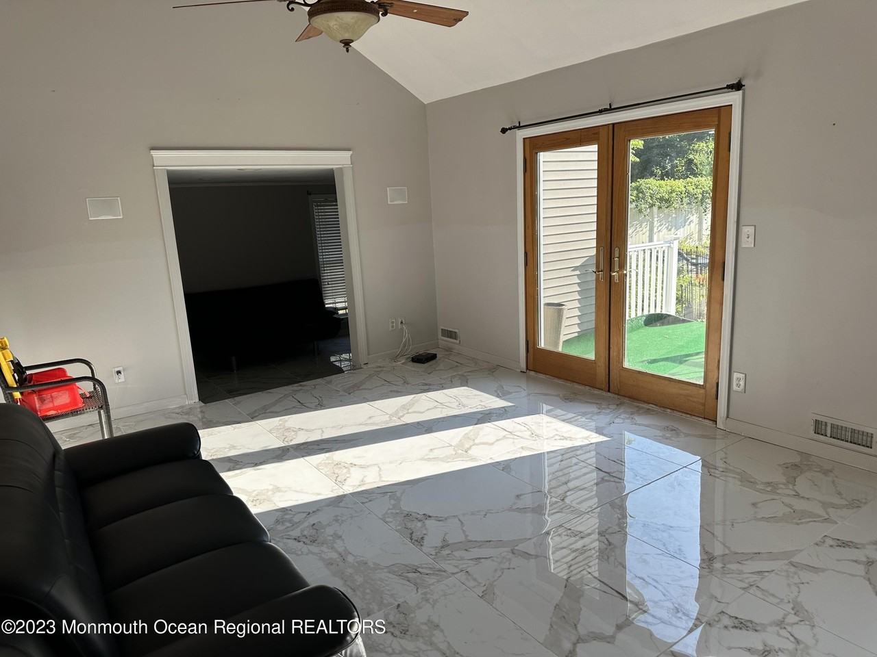 24 Barbara Ln - Photo 4 of 17