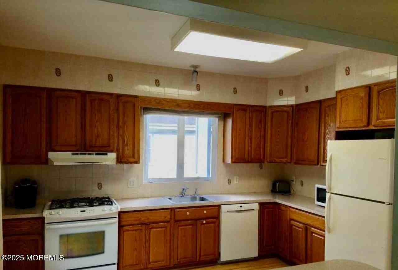95 Poplar Ave - Photo 5 of 9