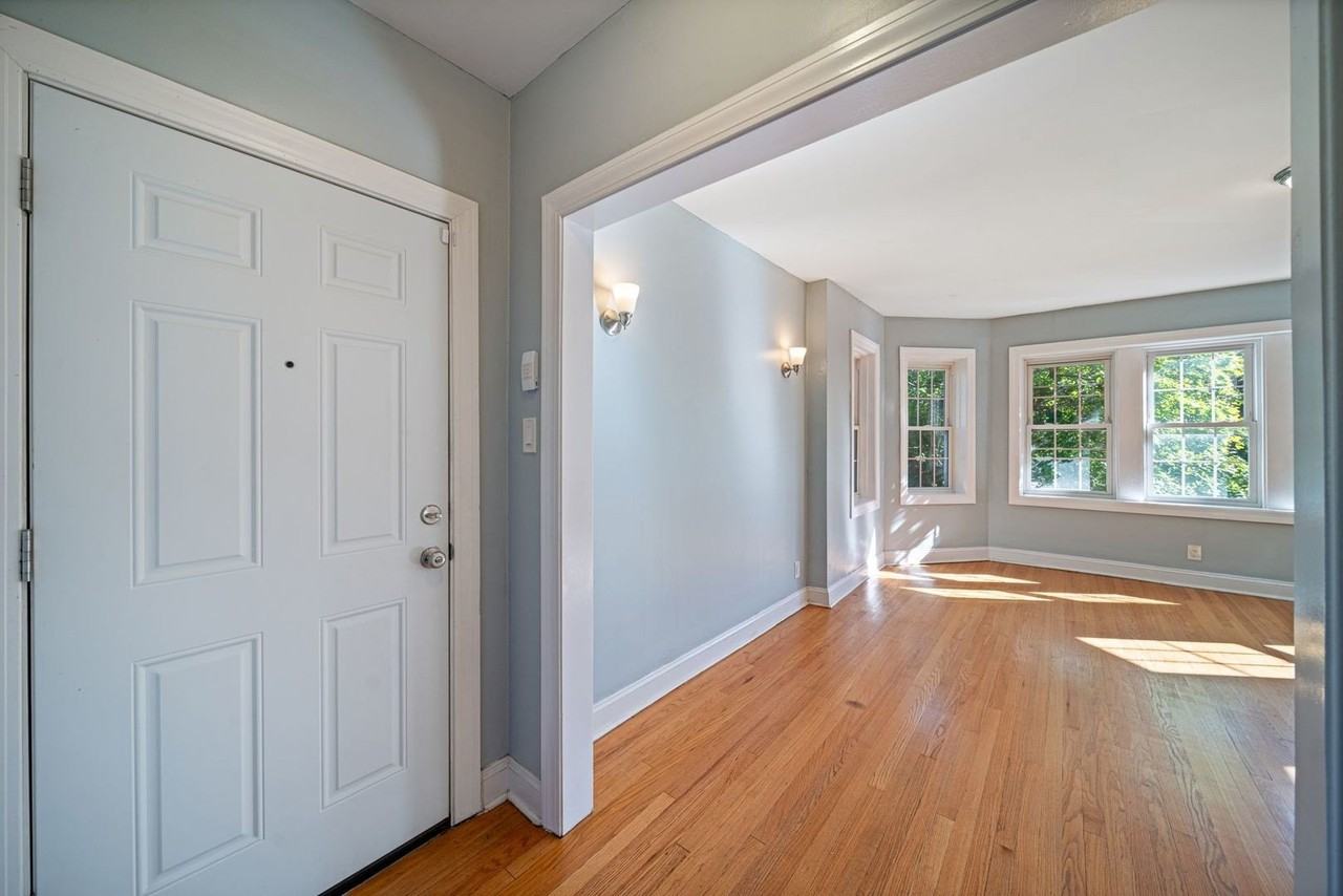 7822 S Kingston Ave #3 - Photo 3 of 21