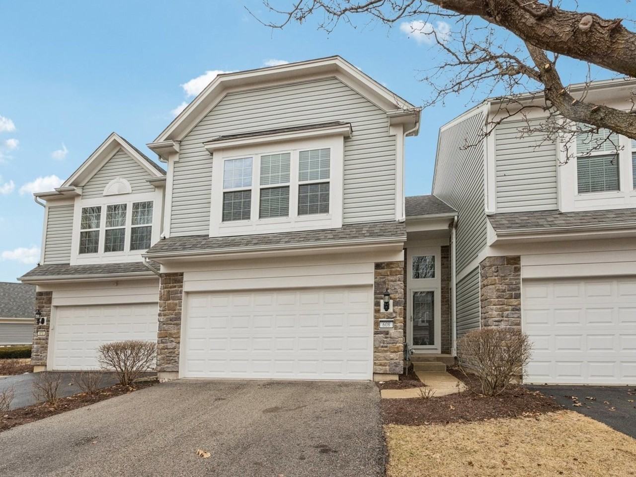 608 Hawley Dr - Photo 2 of 14