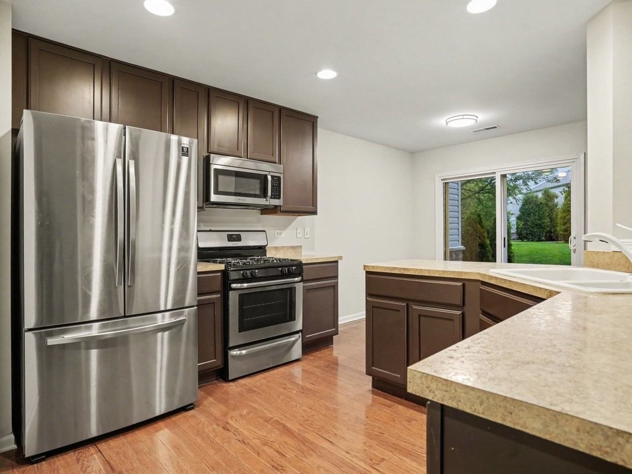 608 Hawley Dr - Photo 4 of 14