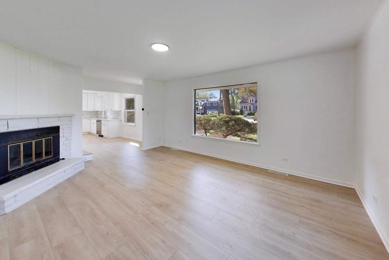 2460 Benton St - Photo 5 of 42