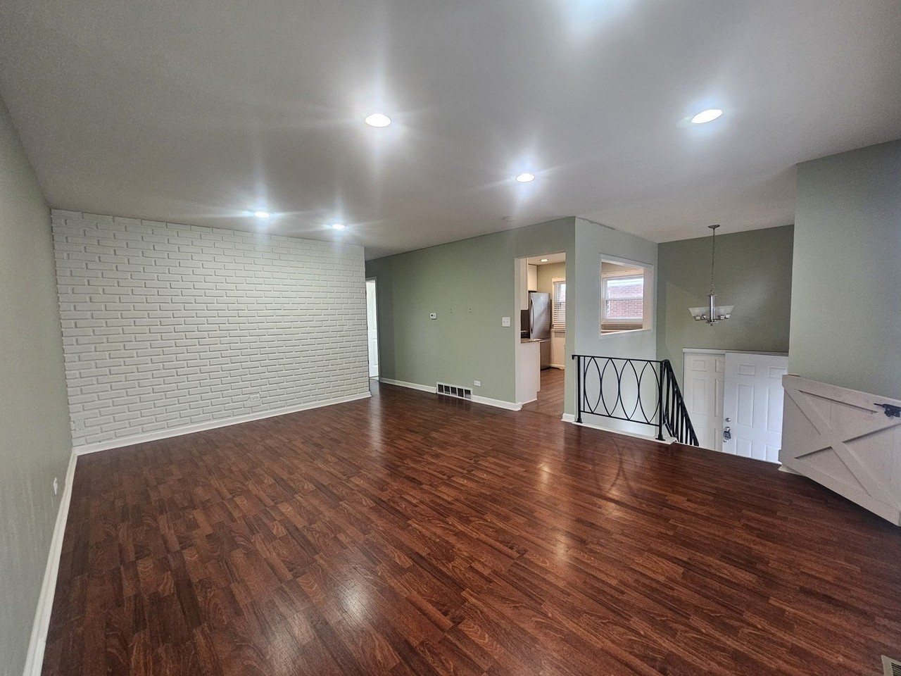 6730 Valley View Rd - Photo 4 of 26