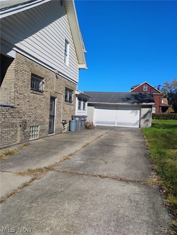 2102 Stewart Ave - Photo 2 of 19