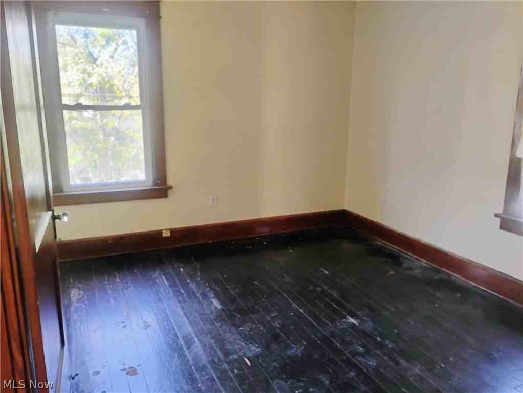 2102 Stewart Ave - Photo 4 of 19