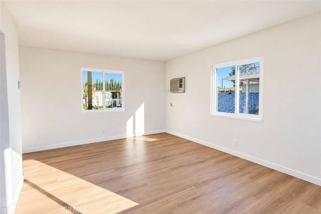 7357 Hazeltine Ave - Photo 4 of 11