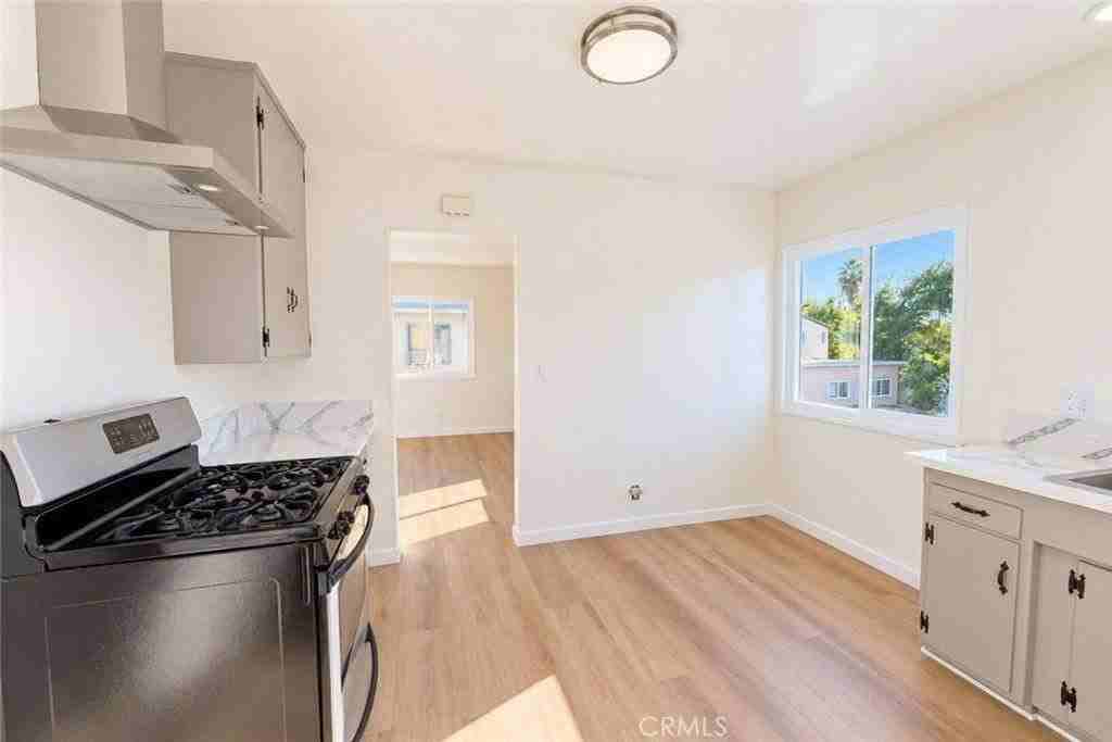 7357 Hazeltine Ave - Photo 6 of 11