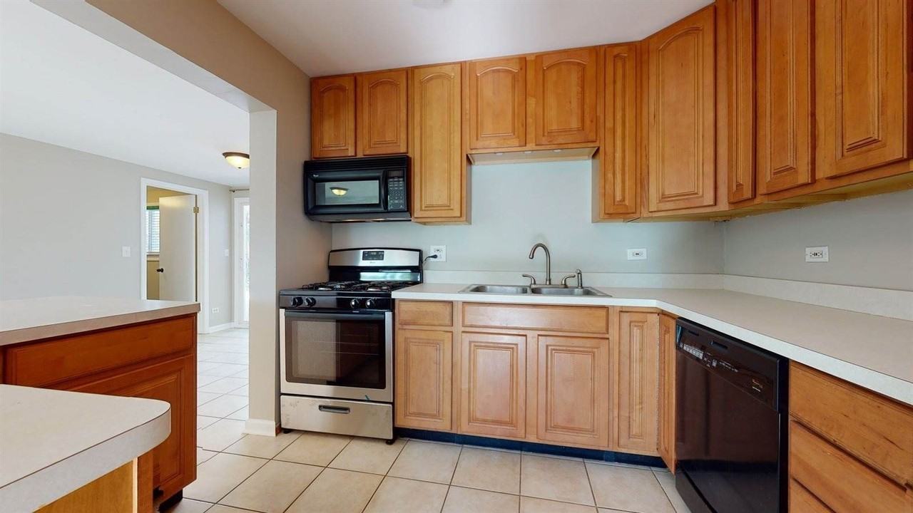 115 Princeton St - Photo 3 of 13