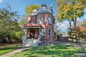 featured image of 206 Park St
