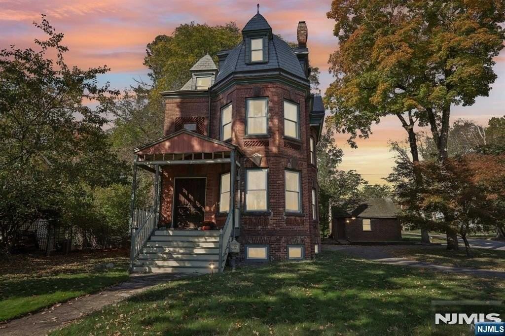 206 Park St - Photo 2 of 45