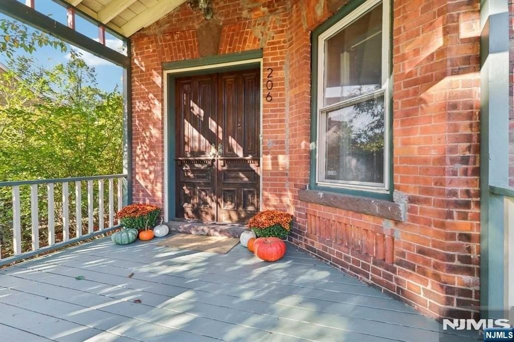 206 Park St - Photo 3 of 45