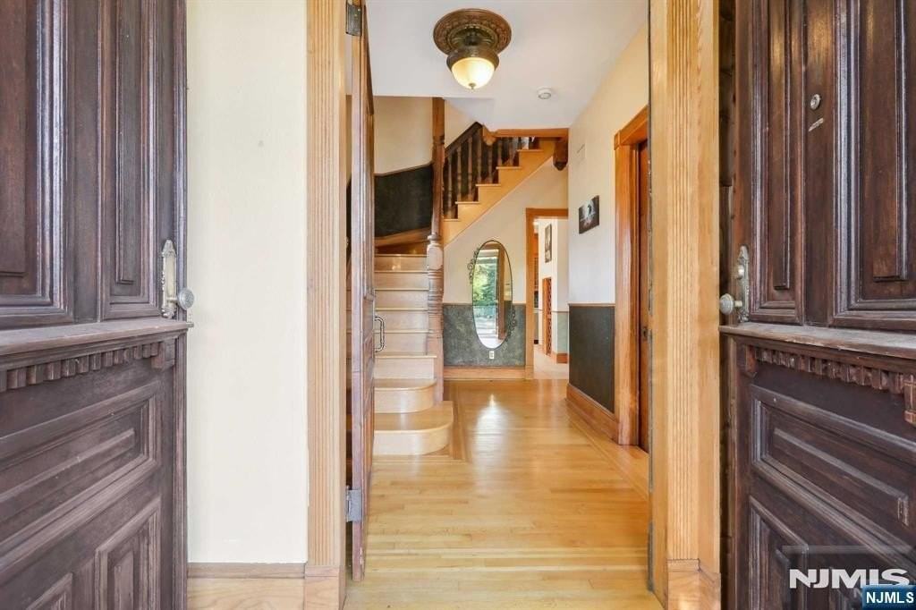 206 Park St - Photo 4 of 45