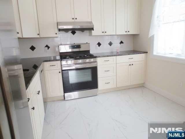 2191 Edwin Ave #B - Photo 3 of 12