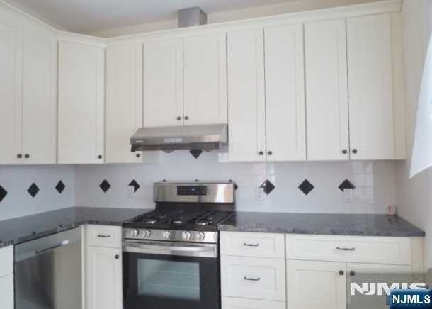 2191 Edwin Ave #B - Photo 4 of 12