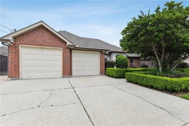 733 Cazalard St - Photo 2 of 19