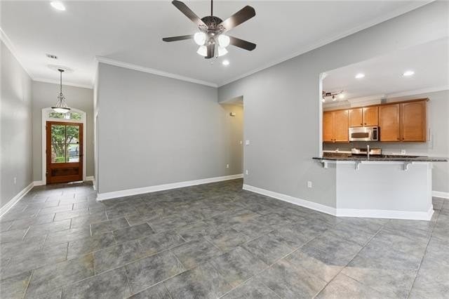 733 Cazalard St - Photo 4 of 19