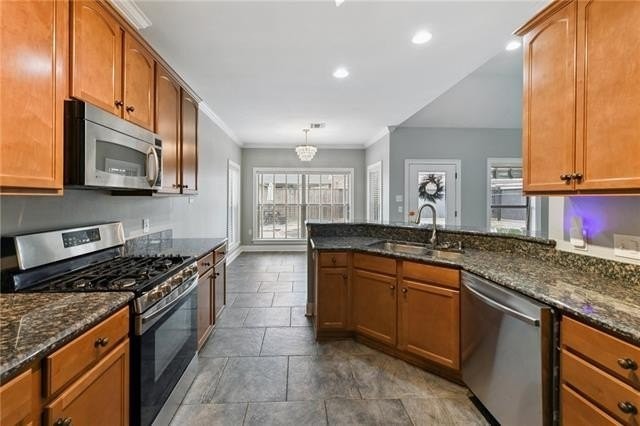 733 Cazalard St - Photo 5 of 19