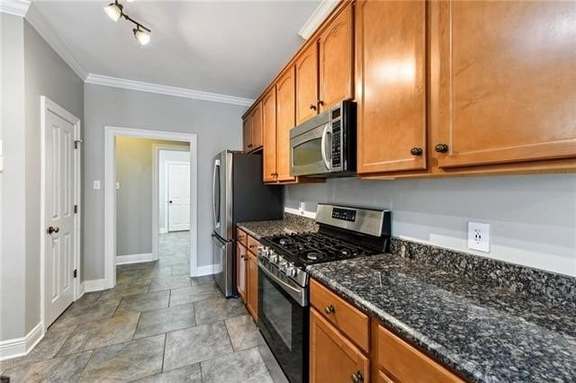 733 Cazalard St - Photo 6 of 19