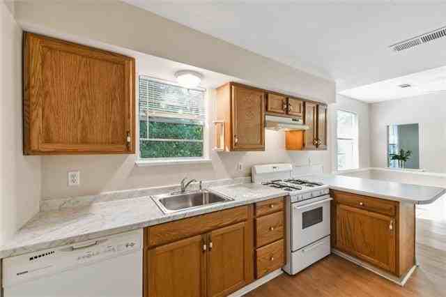 129 Newman Ave - Photo 5 of 10