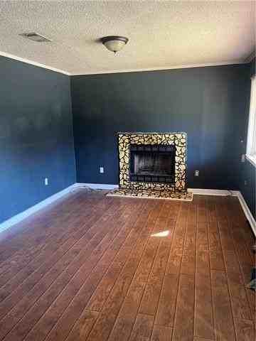2900 Lancaster St - Photo 2 of 14