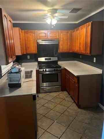 2900 Lancaster St - Photo 4 of 14