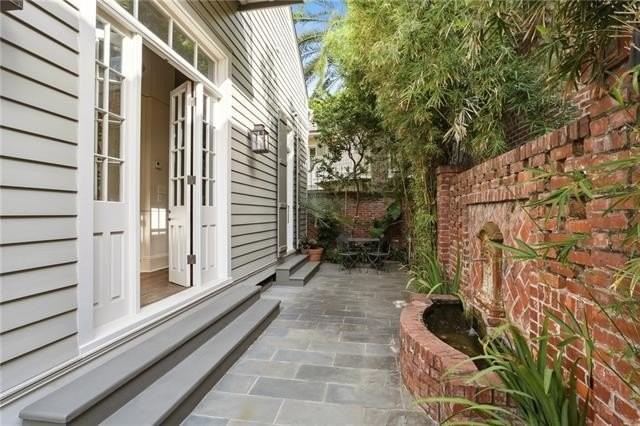 1025 Orleans Ave - Photo 4 of 23