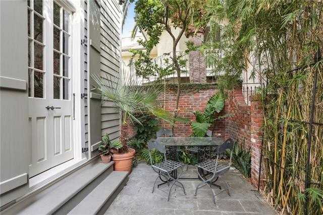 1025 Orleans Ave - Photo 5 of 23