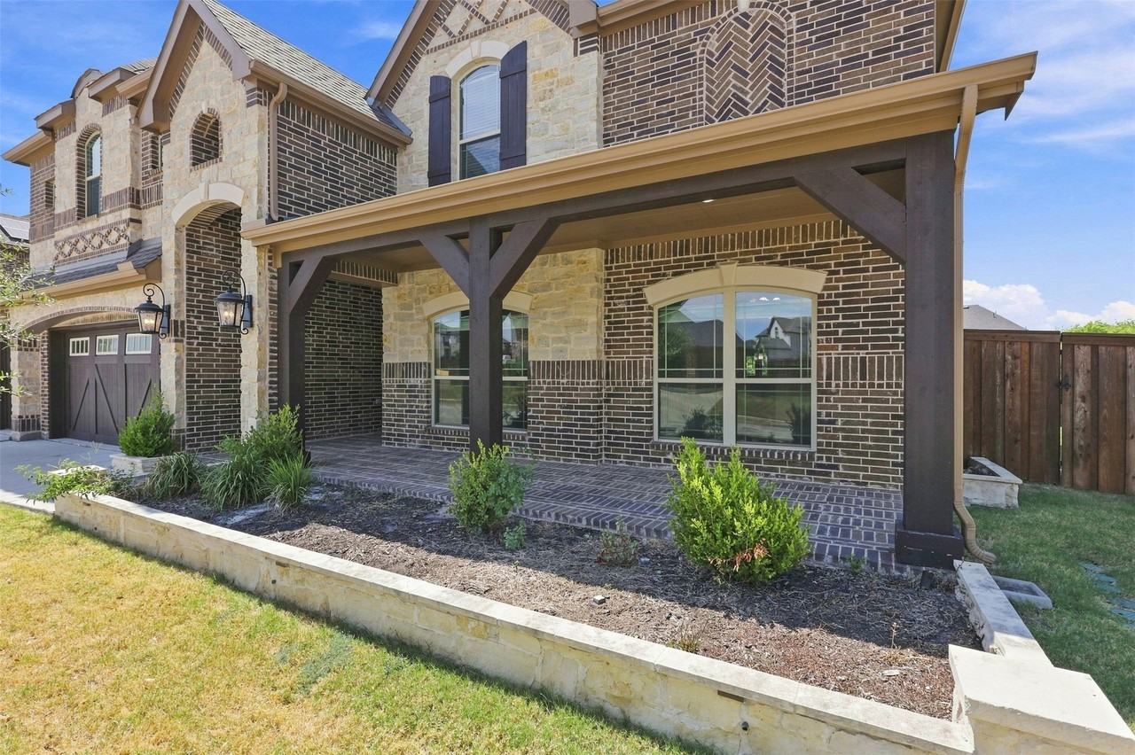 3233 Rolling Meadow Dr - Photo 3 of 40