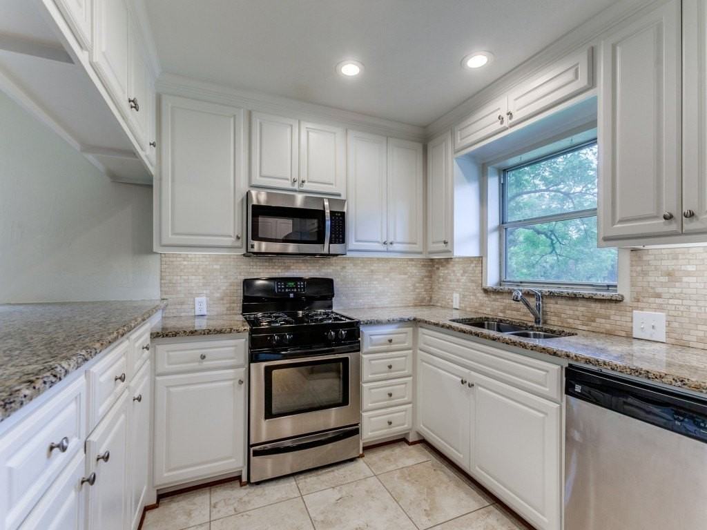2130 Forest Oaks Dr - Photo 4 of 14