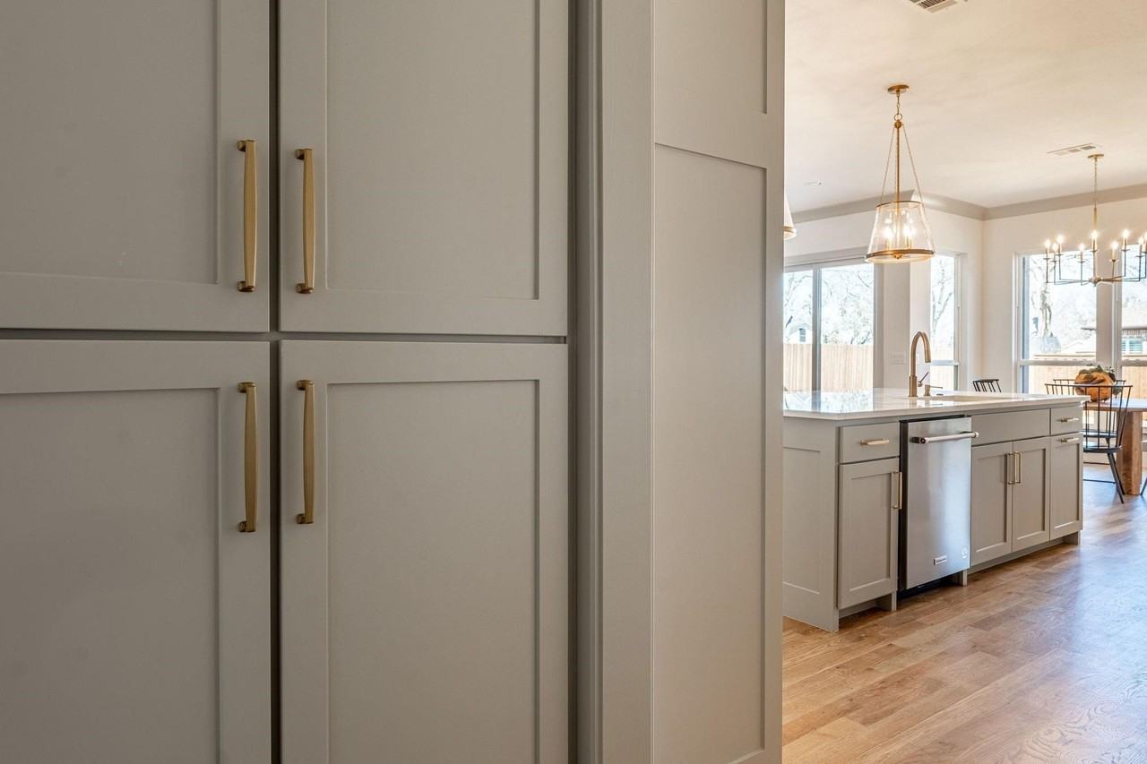 317 Travis St - Photo 7 of 37