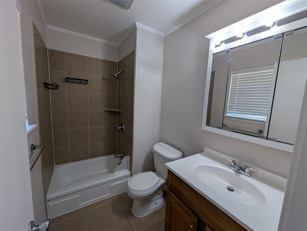 1305 Glenville Dr - Photo 5 of 10