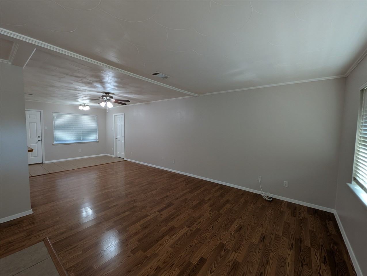 1305 Glenville Dr - Photo 7 of 10